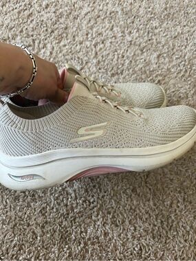 Skechers Women's Arch Fit Slip-On Knit Sneaker - Light Beige/Pink